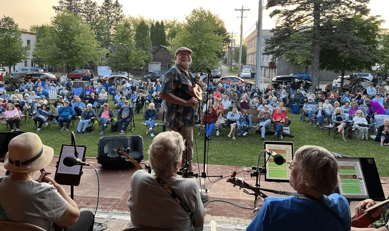 Enthusiastic crowd at international ukulele festival
